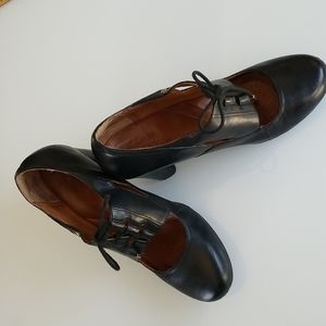 Clarks Loyal Heart Black Leather Lace-Up Dress Pump Style no.: 63127